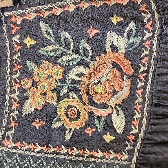 Knox Rose cold shoulder blouse - Picture 5 of 9